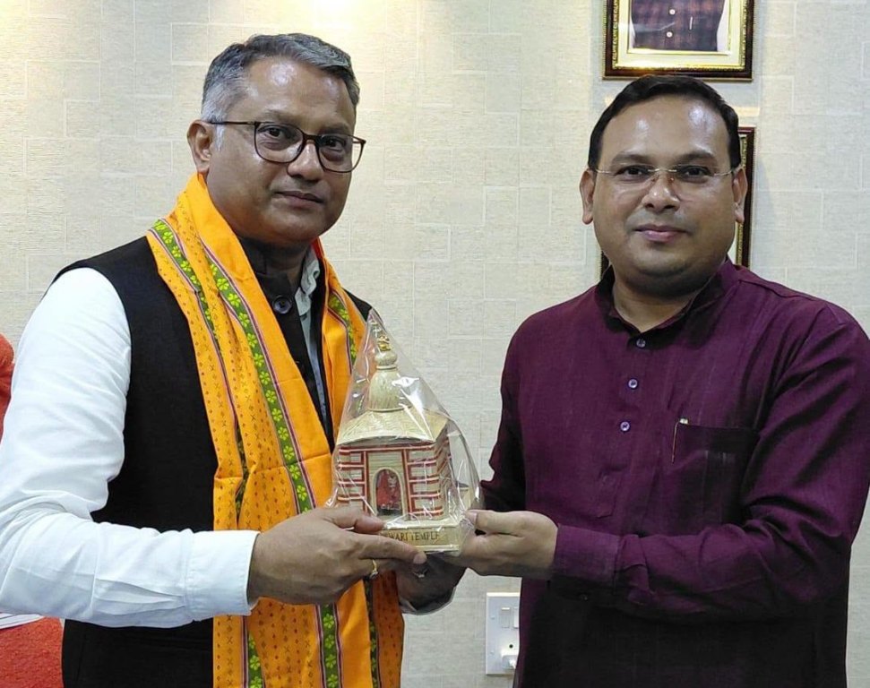 ছাত্রছাত্রীদের স্বার্থে বাংলার উচ্চশিক্ষামন্ত্রীর সঙ্গে বৈঠক কিশোর বর্মনের 