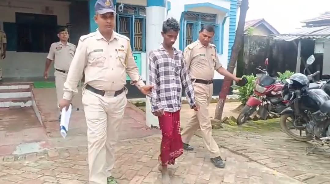 জনগণের তৎপরতায় আটক বাংলাদেশি যুবক  