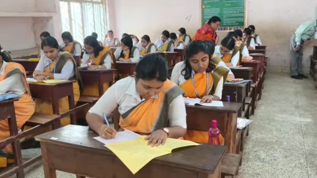 উচ্চমাধ্যমিক পরীক্ষা শান্তিপূর্ণভাবেই শুরু 