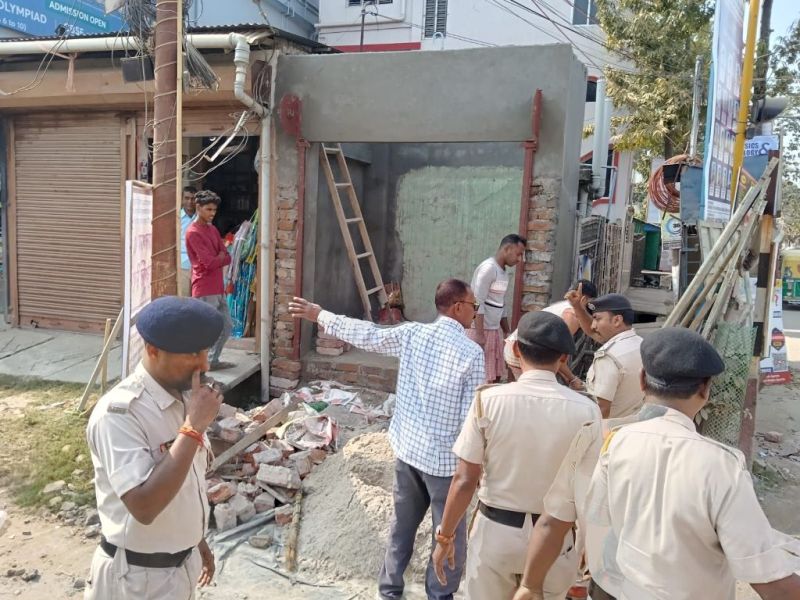 শহরের ওপর বেআইনি নির্মাণে কড়া অভিযান নিগমের