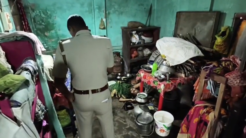 রহস্যজনক মৃতদেহ উদ্ধার বৃদ্ধা মহিলার