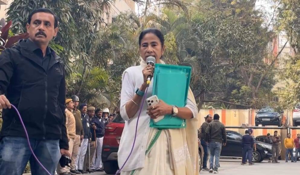 আইপ্যাকের অফিসে ইডির হানার জেরে ঘটনাস্থলে মুখ্যমন্ত্রী