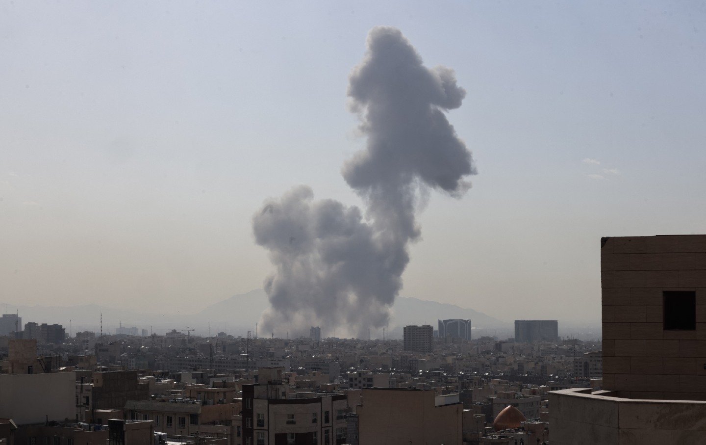 পশ্চিম এশিয়ার যুদ্ধের জেরে বৈশ্বিক জ্বালানির মূল্যে ধাক্কার আশঙ্কা