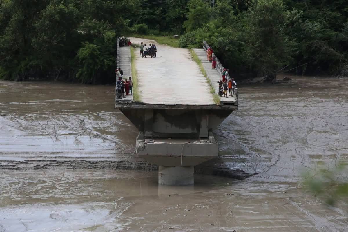 ভয়াবহ বন্যায় বিদ্ধস্ত নেপাল, ৫০ জনের মৃত্যু, ভারতীয়সহ বহু পর্যটক নিখোঁজ