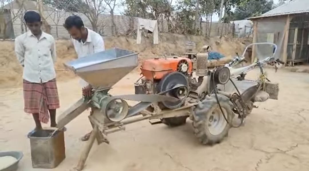 ইউটিউব দেখে আধুনিক প্রযুক্তির সঠিক ব্যবহার করলেন কৃষক সুধীর