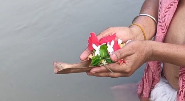 মহালয়ায় পিতৃস্মরণ, তর্পণে মুখর নদীর ঘাট