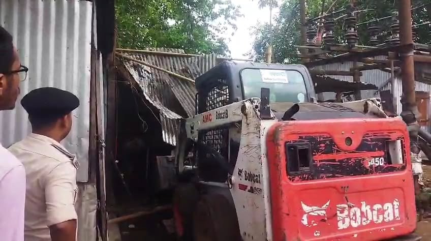 ফুটপাত দখলমুক্ত করতে ফের উচ্ছেদ অভিযান নিগমের 
