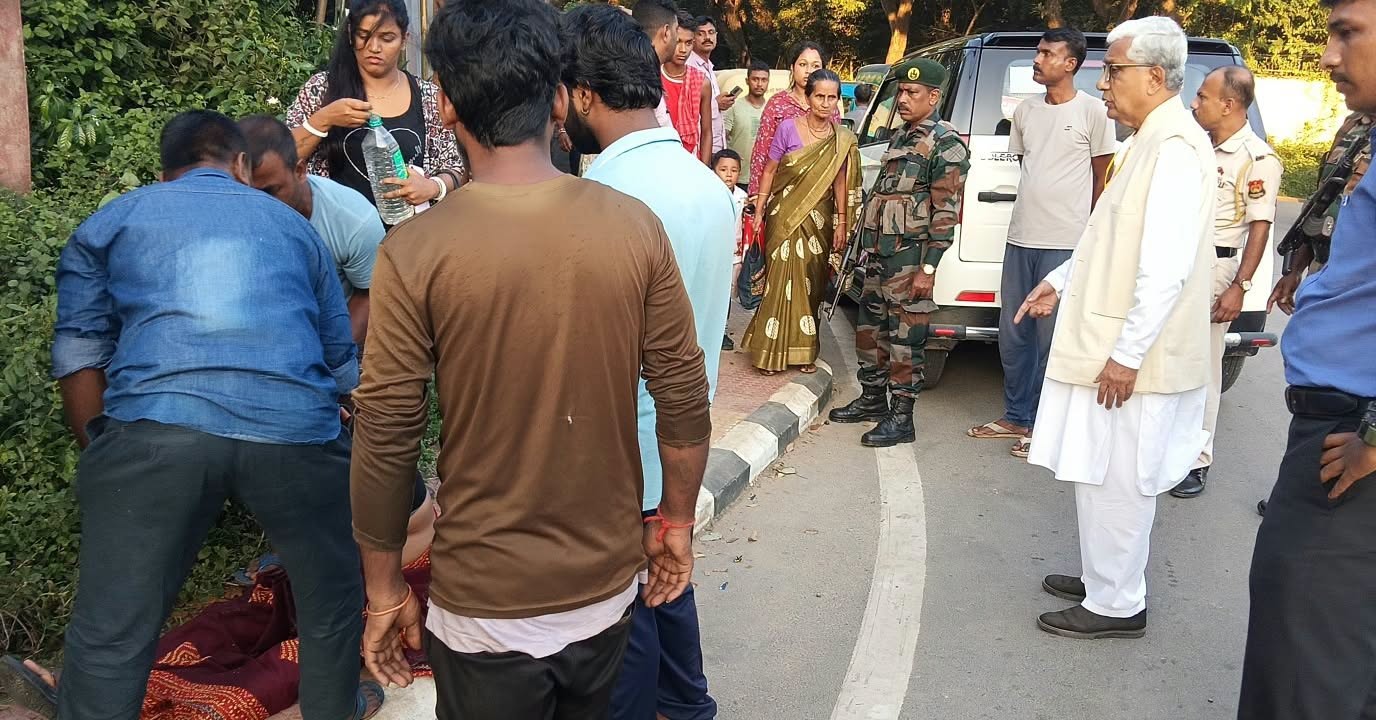 দুর্ঘটনাগ্রস্ত অটোযাত্রীর পাশে প্রাক্তন মুখ্যমন্ত্রী