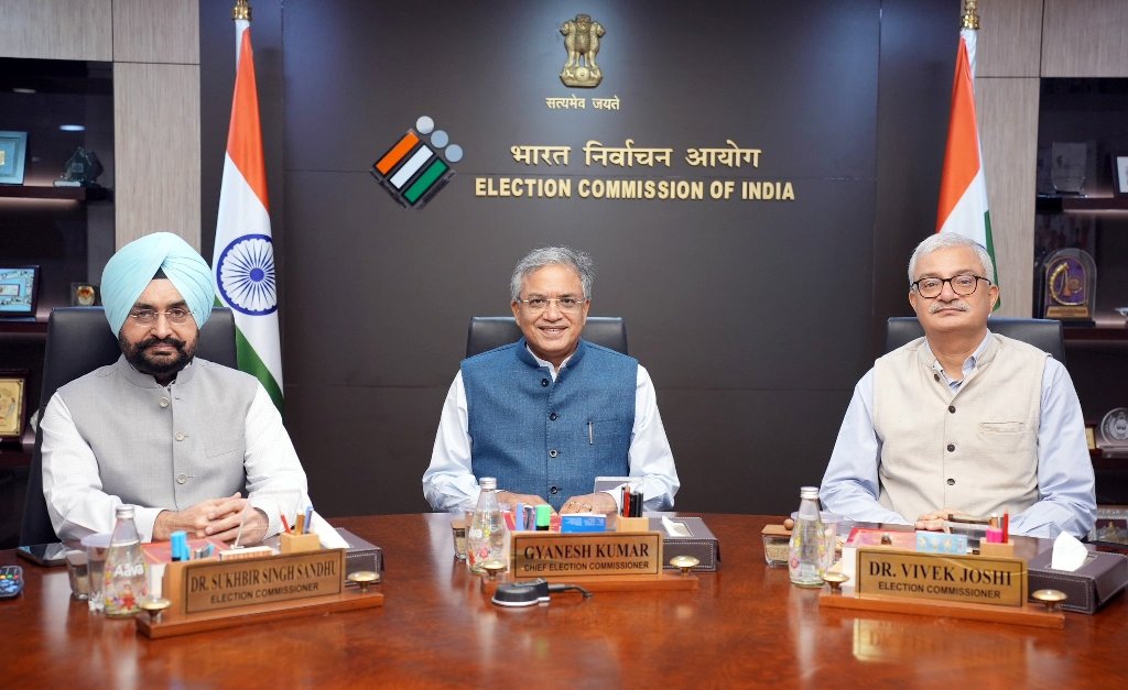 রাহুল গান্ধীর অভিযোগ ভিত্তিহীন, দাবি নির্বাচন কমিশনের  রাহুল গান্ধীর অভিযোগ ভিত্তিহীন, দাবি নির্বাচন কমিশনের