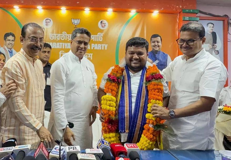 যুব মুখেই ভরসা কেন্দ্রের, সভাপতির চেয়ারে অভিষেক