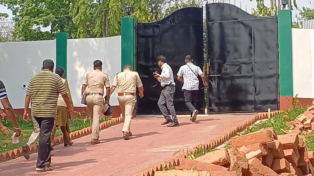 ৬৪ লক্ষ টাকা কাণ্ডে ডিএফও'র বাসভবনে হানা ভিজিল্যান্সের 