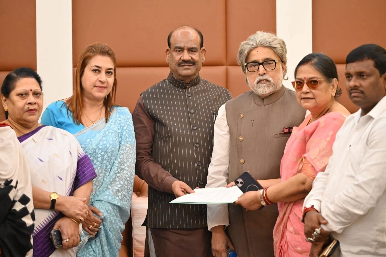 এনসিপিআইতে যোগদানের ঘোষণা তৃণমূলের বিদ্রোহী সাংসদদের 