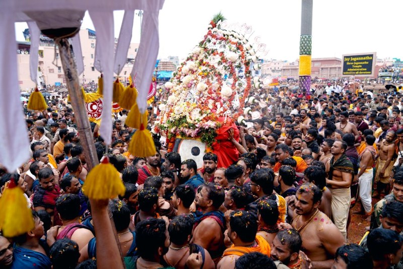 রথযাত্রায় পুরীতে জনজোয়ার