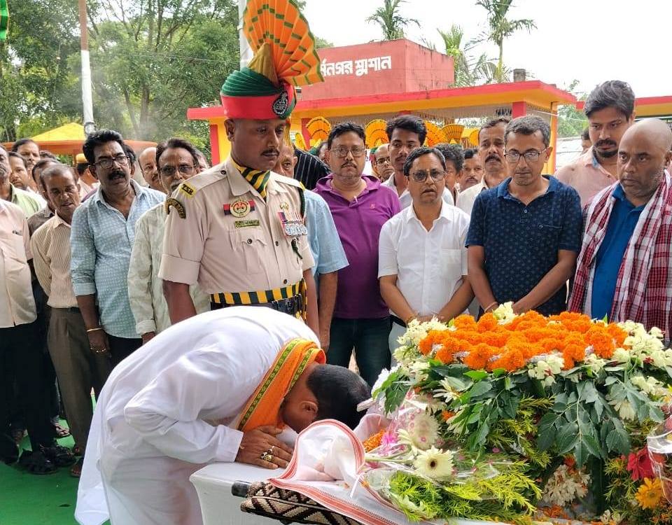 পূর্ণ রাষ্ট্রীয় মর্যাদায় শেষকৃত্য সম্পন্ন প্রাক্তন মন্ত্রী কালীদাস দত্তের