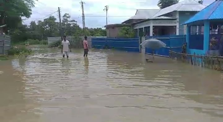 প্রবল বর্ষণে জলমগ্ন খোয়াইও 