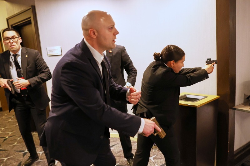 ট্রাম্পের নৈশভোজে চললো গুলি, ধৃত বন্দুকবাজ