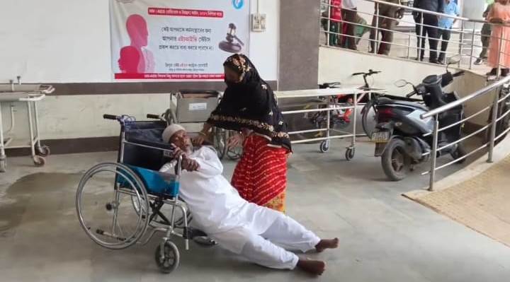 ধর্মনগর জেলা হাসপাতালে তাণ্ডব রোগীর  