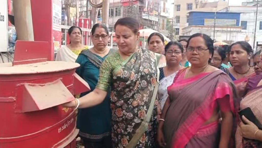 দিল্লিতে নির্যাতনের শিকার ত্রিপুরার ছাত্রীর বিচার চেয়ে সরব নারী সমিতি 