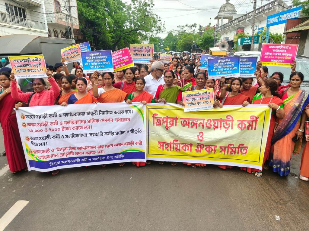 ফের রাজপথে নামলেন অঙ্গনওয়াড়ী কর্মীরা 