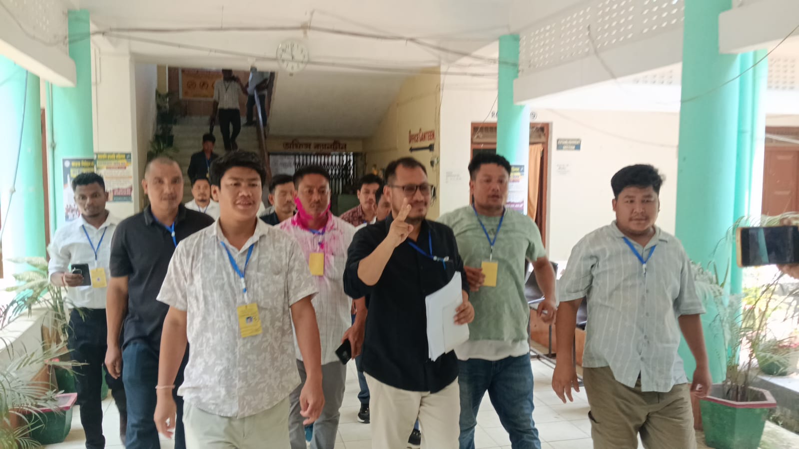 মন্ত্রীর জামাতাকে হারিয়ে বিশাল ব্যবধানে বিজয়ী উৎপল 