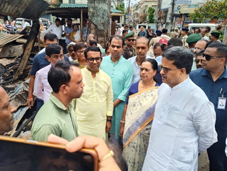 আদালত চত্বরে অগ্নিকাণ্ডে ক্ষতিগ্রস্তদের সাহায্যের আশ্বাস মুখ্যমন্ত্রীর
