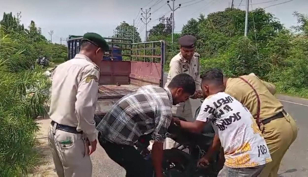ভয়াবহ বাইক দুর্ঘটনার কবলে টিএসআর জওয়ান