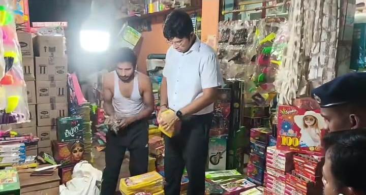 শব্দদূষণ নিয়ন্ত্রণে তৎপর প্রশাসন, উদ্ধার প্রায় ৫০ কেজি শব্দবাজি