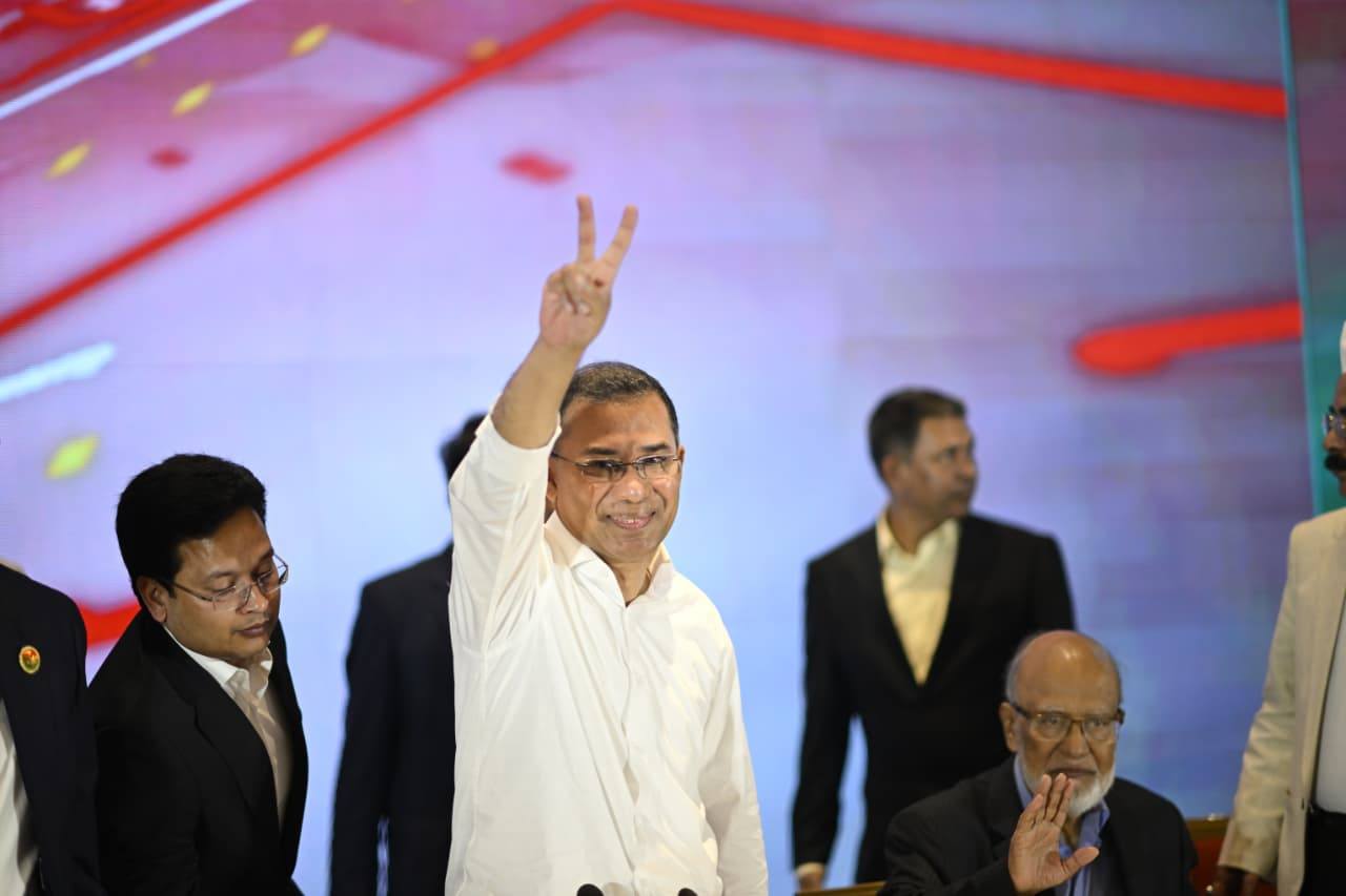 বাংলাদেশে বিশাল জয় বিএনপির, প্রধানমন্ত্রীর দৌড়ে তারেক রহমান