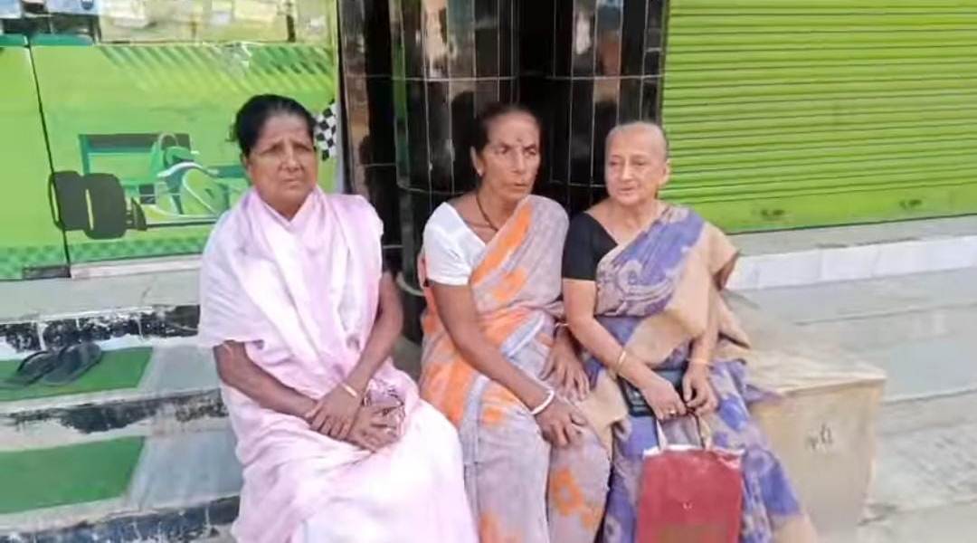 মুখ্যমন্ত্রী দয়া করে আমাদের বাঁচান, কাতর আর্তনাদ বয়স্ক মহিলাদের 