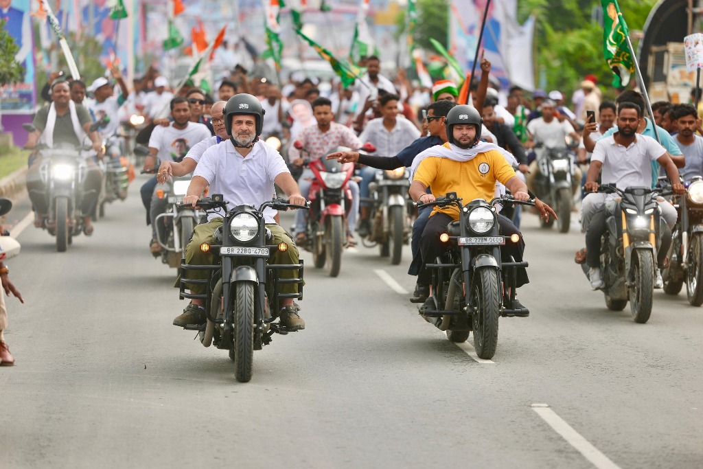 বাইক র‍্যালিতে অংশ নিলেন রাহুল 