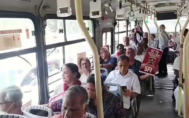 দিল্লিতে গ্রেফতার মানিক সরকার-জিতেন্দ্র চৌধুরী