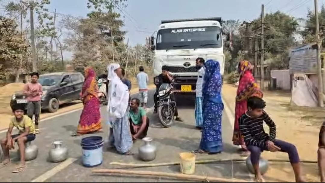 পানীয় জল চেয়ে বিকল্প জাতীয় সড়ক অবরোধ