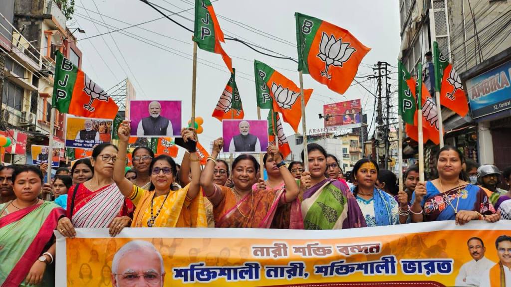 নারী শক্তির সমর্থনে মহিলা মোর্চার পদযাত্রা শহরে 