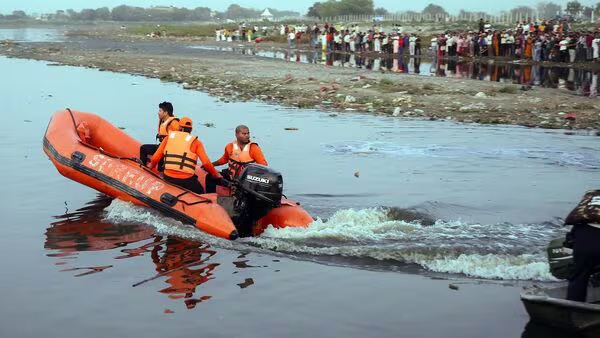 যমুনায় ভয়াবহ নৌকাডুবি, ১০ জনের মর্মান্তিক মৃত্যু