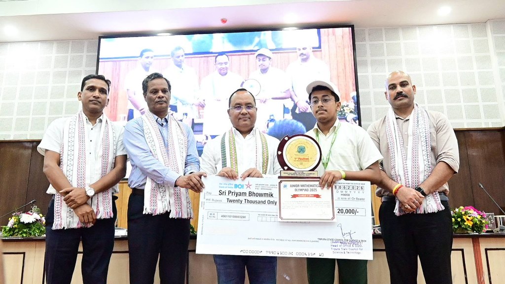 মহাকাশ দিবসে শিক্ষার্থীদের বিজ্ঞানমনস্ক হওয়ার আহ্বান অনিমেষের 