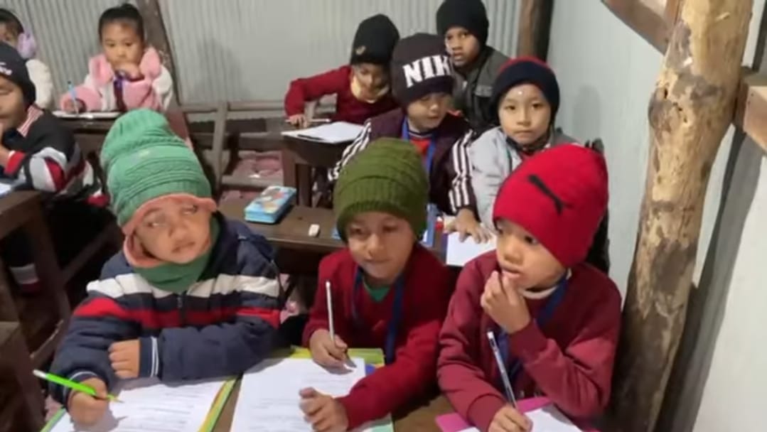 তীব্র শীতের ছুটি উপেক্ষা করেই বিদ্যালয়ে চলে পরীক্ষা 