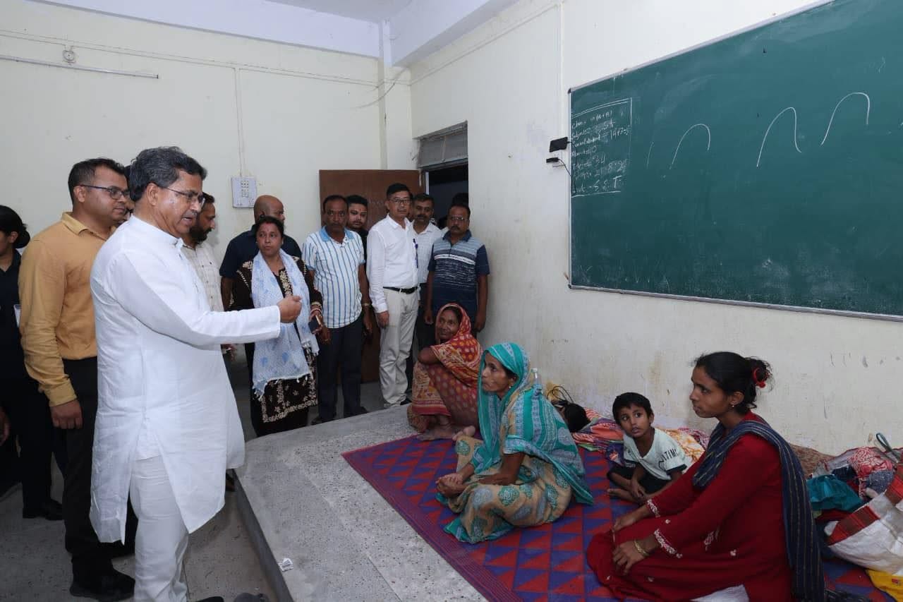 বন্যাদুর্গত মানুষদের খোঁজ নিলেন মুখ্যমন্ত্রী 