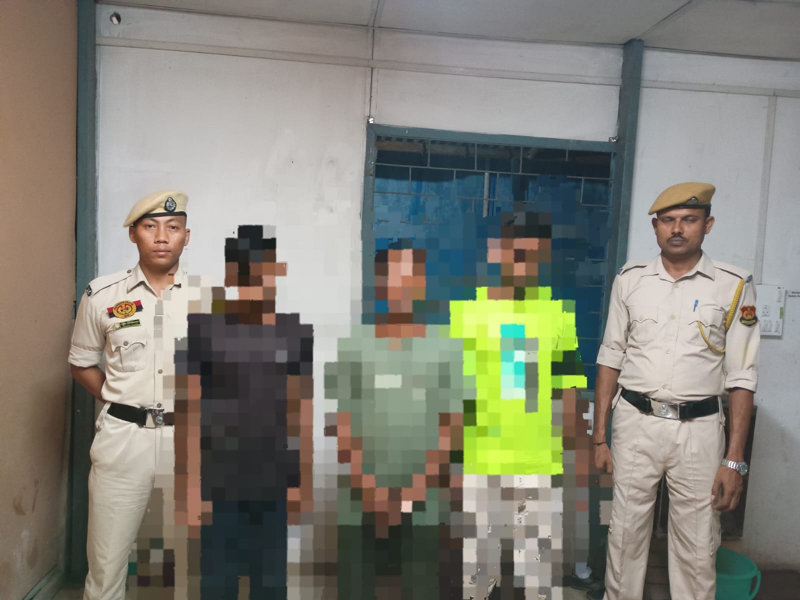 শ্লীলতাহানীর অভিযোগে গ্রেফতার তিন যুবক  