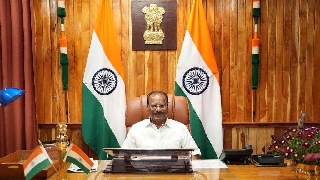 রাজভবনের নাম পাল্টে এখন লোকভবন 