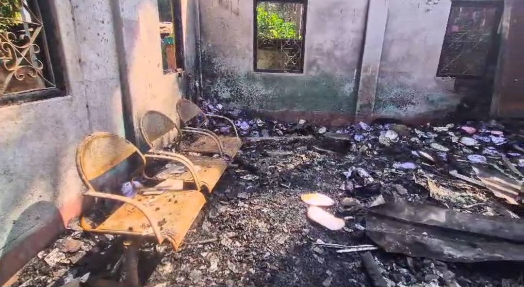 রহস্যময় অগ্নিকাণ্ডে ভস্মীভূত পঞ্চায়েত অফিস