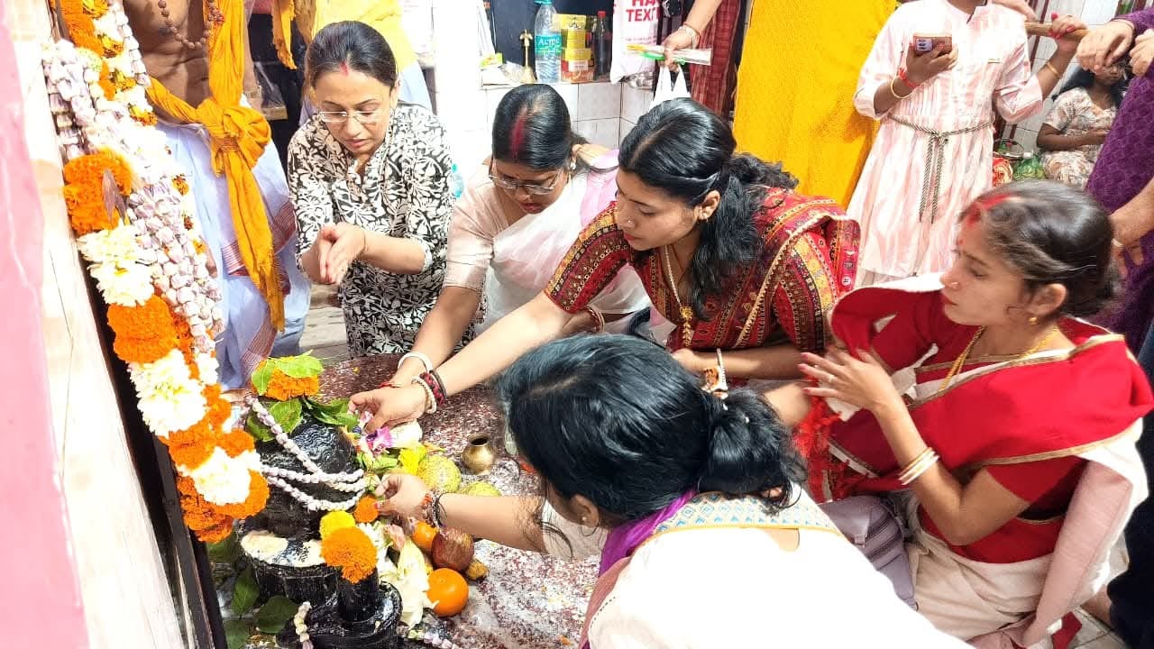 রাজ্যজুড়ে মহাদেব আরাধনায় সামিল ভক্তকুল 