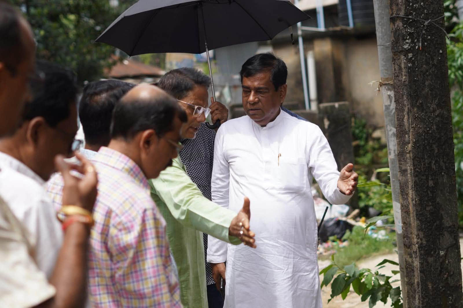 পুজোর আগেই শহরের বেহাল রাস্তা সংস্কার, আশ্বাস মেয়রের
