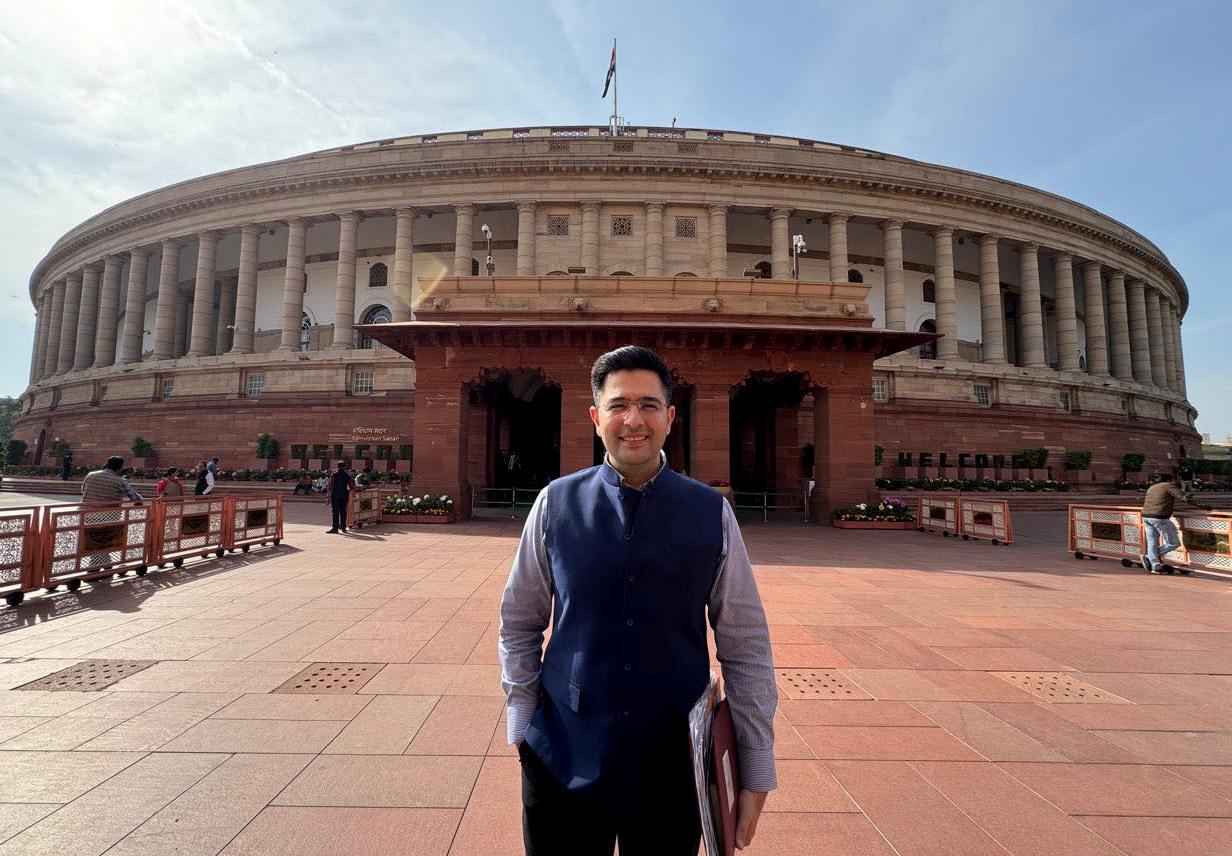 স্তব্ধতাকে নীরবতা ভাববেন না, বার্তা রাঘবের 