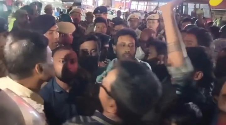 বাম ছাত্র-যুব সংগঠনের বিক্ষোভে উত্তপ্ত শহর