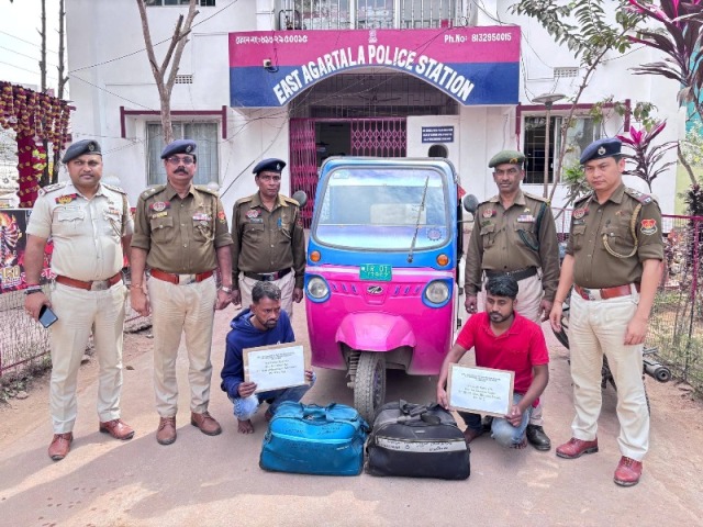 ই-রিক্সা করে গাঁজা পাচার, পুলিশের জালে দুই যুবক 