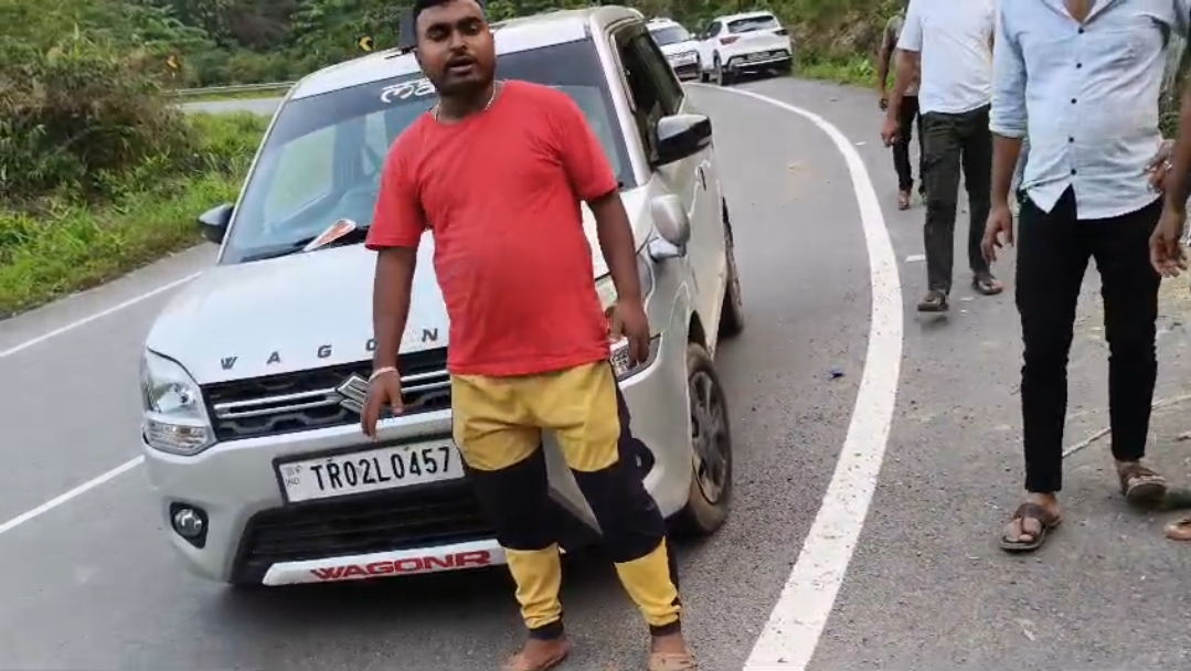 জাতীয় সড়কে গাড়ি আটকে দুঃসাহসিক ডাকাতি, লুট ১৫ লক্ষ টাকা