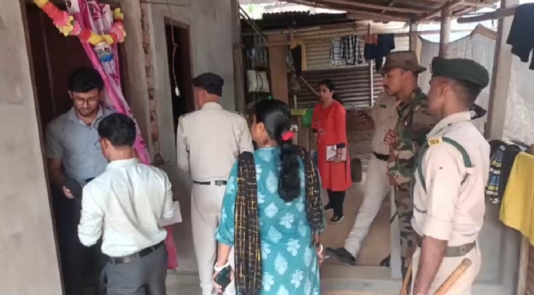 নাবালিকা গৃহবধূকে উদ্ধার করে দায়িত্ব সারলেন প্রশাসন 