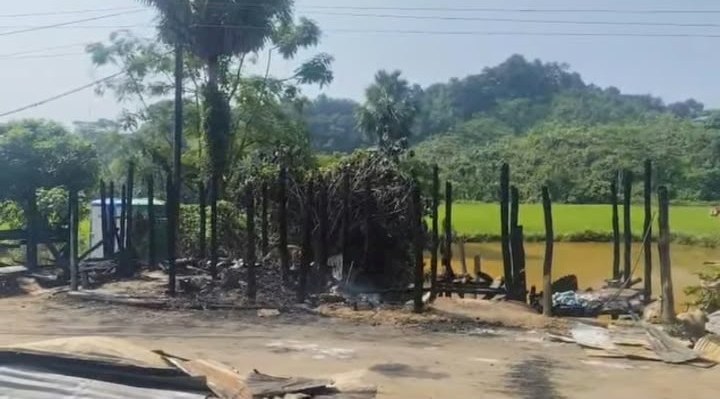 ভয়াবহ অগ্নিকাণ্ডে পুড়ে ছাই তিনটি দোকান