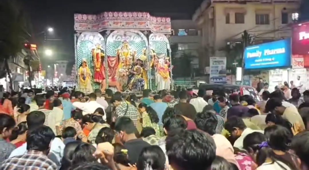 রাষ্ট্রীয় সালামির মাধ্যমে বাসন্তী মায়ের বিসর্জন 