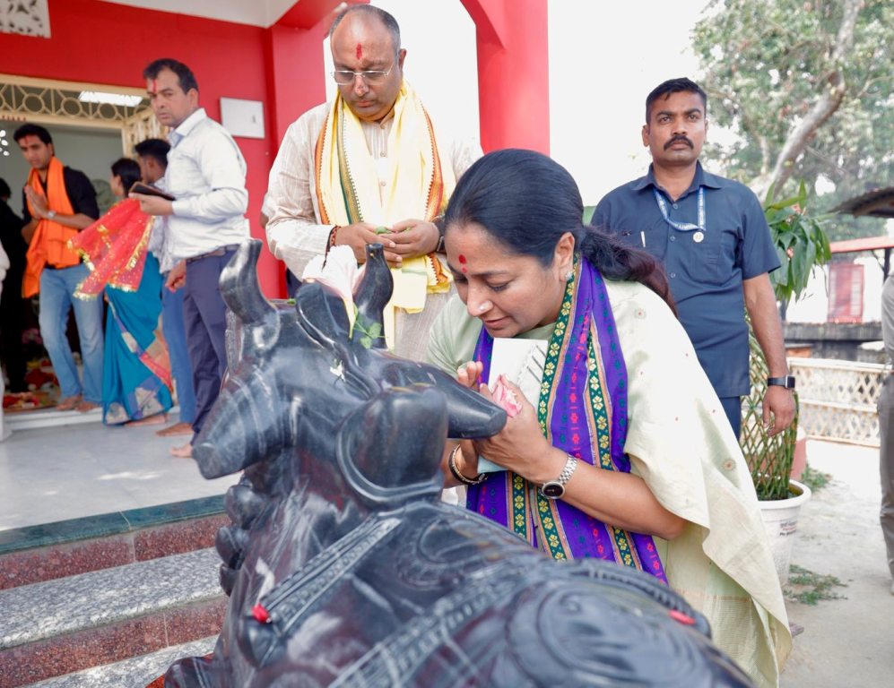 মাতাবাড়ি দর্শনে দিল্লির মুখ্যমন্ত্রী 